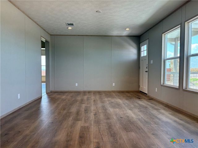 4927 Mustang Way, San Marcos, TX 78666