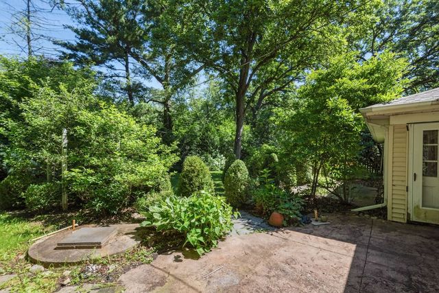 598 Eton Drive, North Barrington, IL 60010