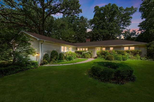598 Eton Drive, North Barrington, IL 60010
