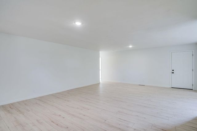 1621 E Catalina St, Wichita, KS 67216