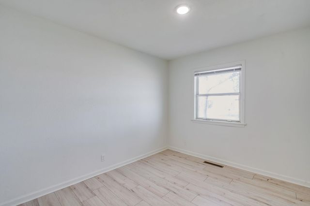 1621 E Catalina St, Wichita, KS 67216