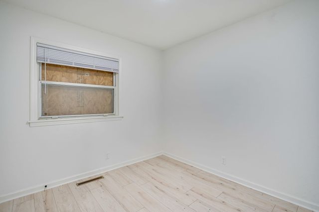 1621 E Catalina St, Wichita, KS 67216