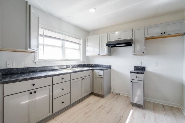 1621 E Catalina St, Wichita, KS 67216