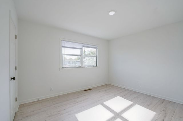 1621 E Catalina St, Wichita, KS 67216