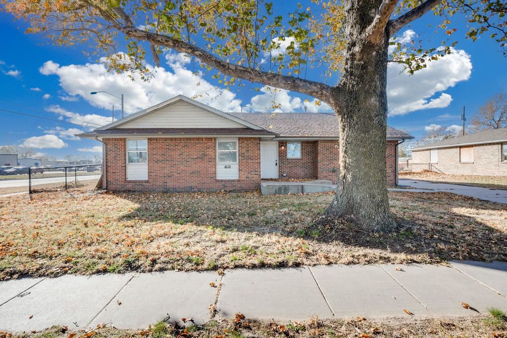 1621 E Catalina St, Wichita, KS 67216