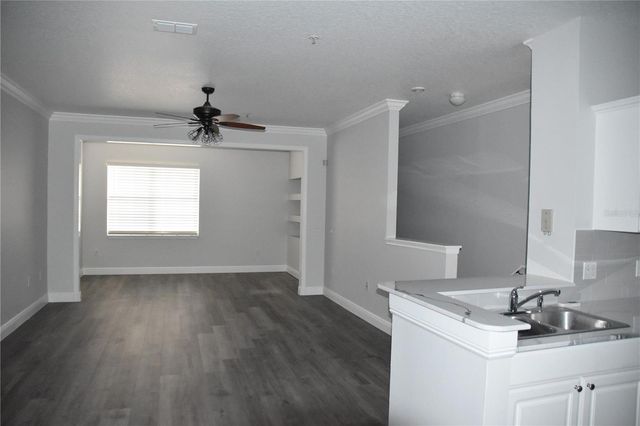 316 SOUTHERN PECAN CIRCLE 205, Winter Garden, FL 34787