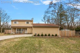 3570 Emmons Avenue, Rochester Hills, MI 48307