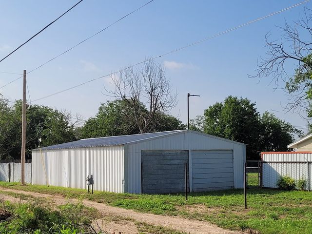 708 N 11th Street, Ballinger, TX 76821