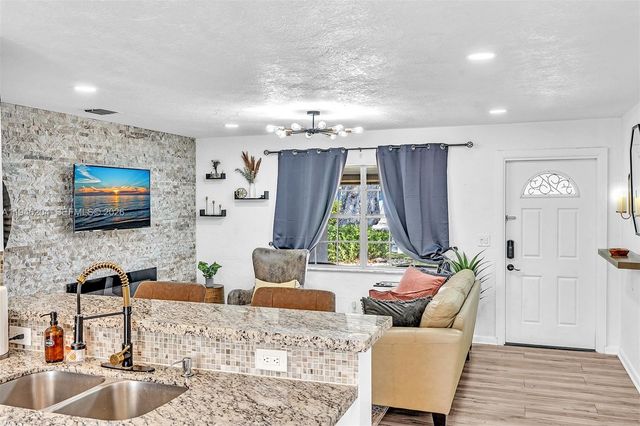 4633 SW 28th Ave, Dania Beach, FL 33312