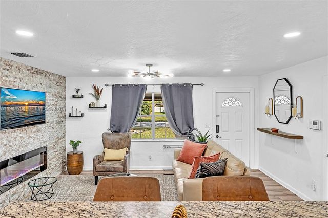 4633 SW 28th Ave, Dania Beach, FL 33312