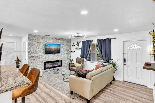 4633 SW 28th Ave, Dania Beach, FL 33312