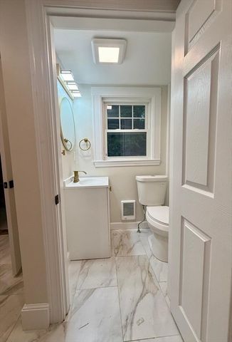 714 Lynnfield St, Lynn, MA 01904