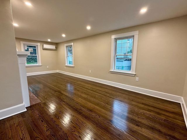 714 Lynnfield St, Lynn, MA 01904