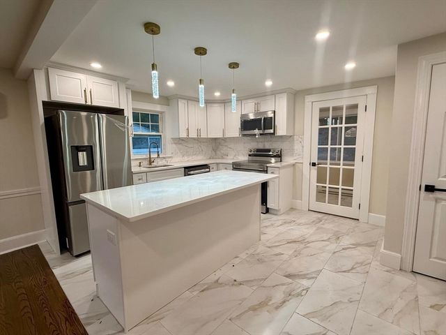714 Lynnfield St, Lynn, MA 01904