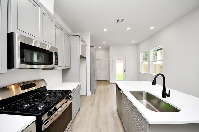 4338 Avron Drive A, Stafford, TX 77477