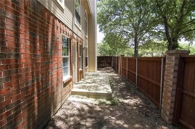 9401 Blue Jay Way, Irving, TX 75063