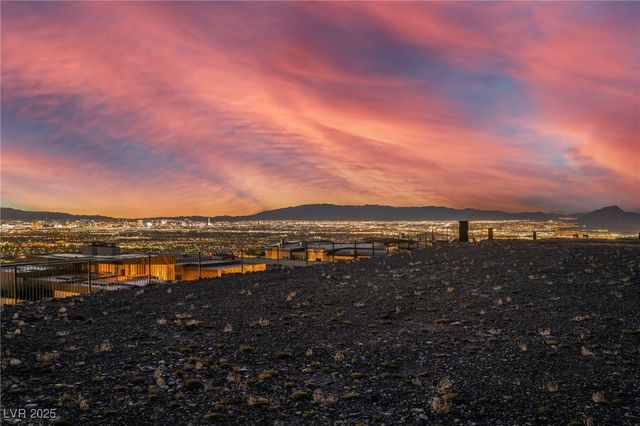 17 Stonecutter Court, Henderson, NV 89012