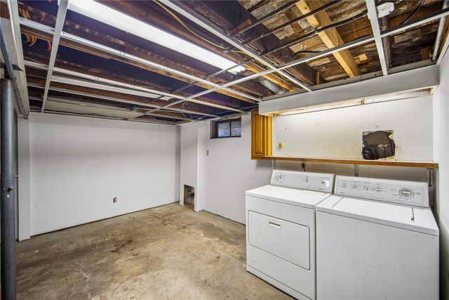 3300 E 37th Street, Des Moines, IA 50317