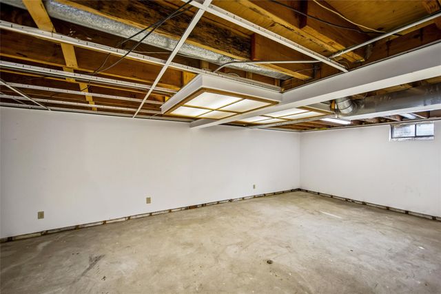 3300 E 37th Street, Des Moines, IA 50317