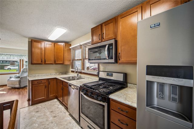 3300 E 37th Street, Des Moines, IA 50317