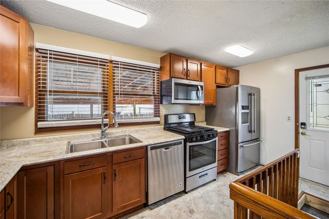 3300 E 37th Street, Des Moines, IA 50317