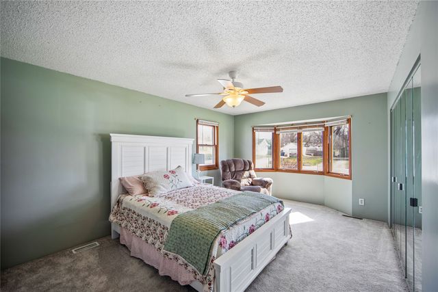 3300 E 37th Street, Des Moines, IA 50317