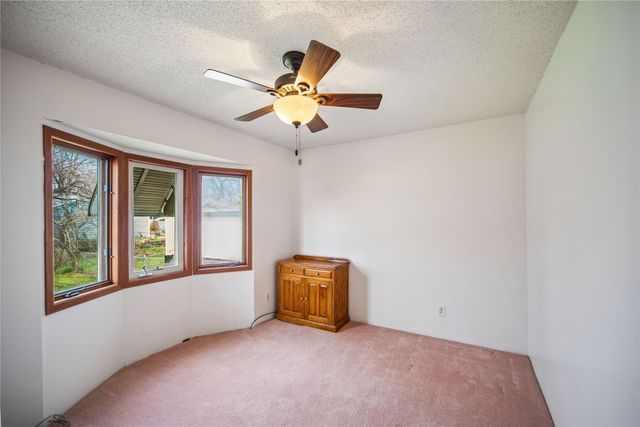 3300 E 37th Street, Des Moines, IA 50317