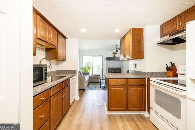 2702 Meadow Mere E, Atlanta, GA 30341