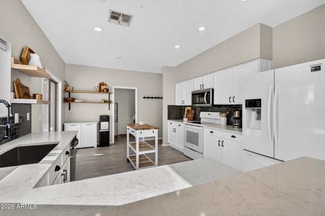 30052 N DESERT WILLOW Boulevard, San Tan Valley, AZ 85143