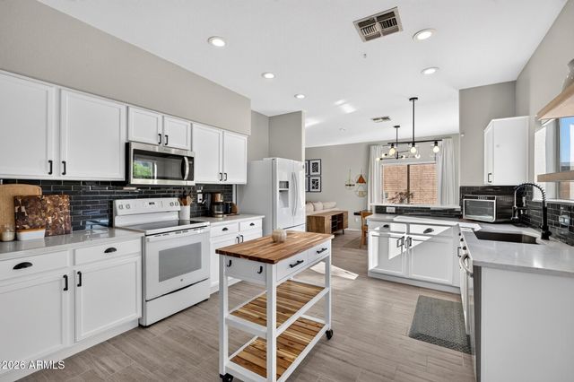 30052 N DESERT WILLOW Boulevard, San Tan Valley, AZ 85143