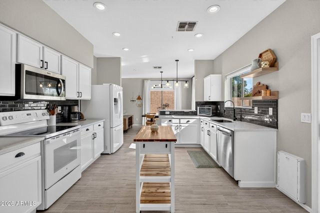 30052 N DESERT WILLOW Boulevard, San Tan Valley, AZ 85143