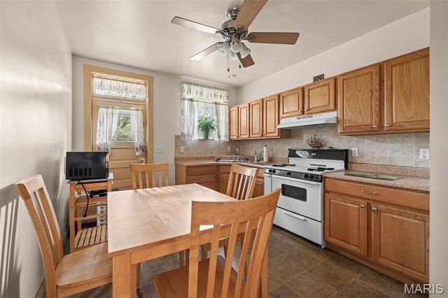 5924 De Giverville, St Louis, MO 63112