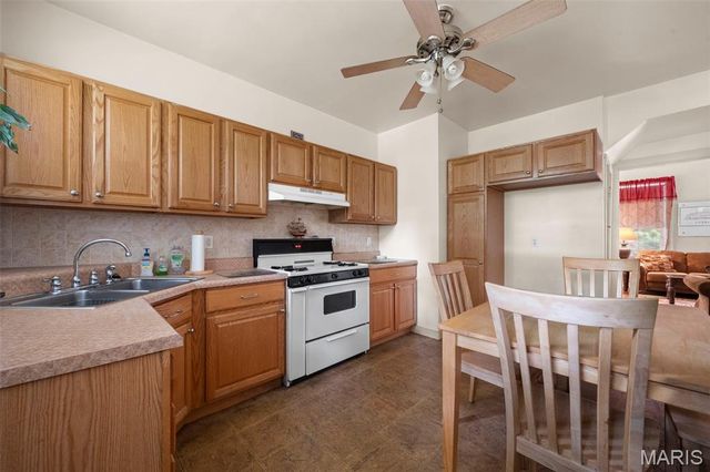 5924 De Giverville, St Louis, MO 63112