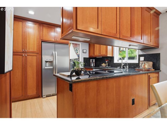 634 N HAYDEN BAY Dr, Portland, OR 97217