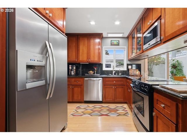 634 N HAYDEN BAY Dr, Portland, OR 97217