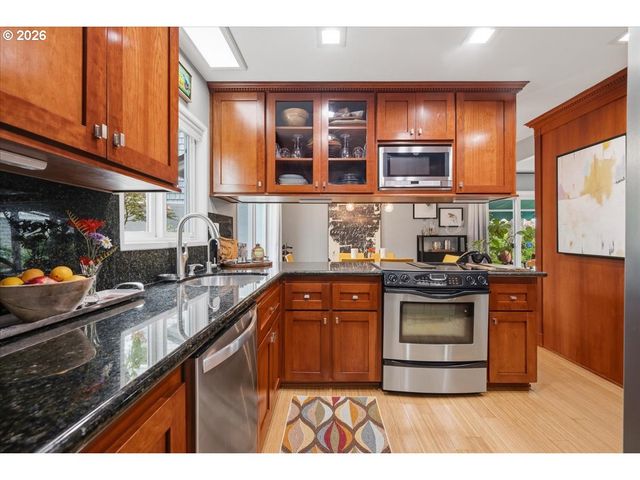 634 N HAYDEN BAY Dr, Portland, OR 97217