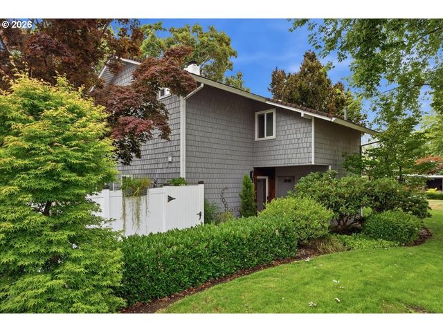634 N HAYDEN BAY Dr, Portland, OR 97217