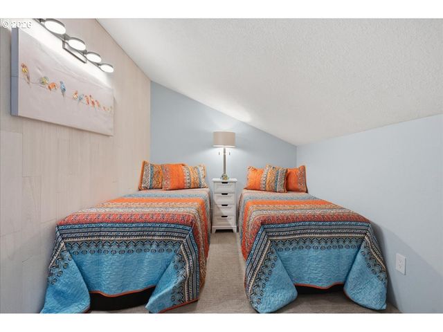 634 N HAYDEN BAY Dr, Portland, OR 97217