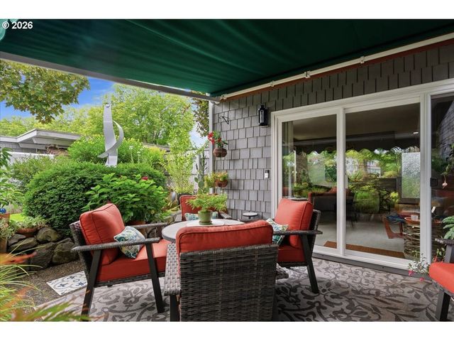 634 N HAYDEN BAY Dr, Portland, OR 97217