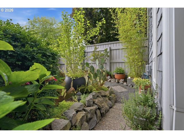 634 N HAYDEN BAY Dr, Portland, OR 97217