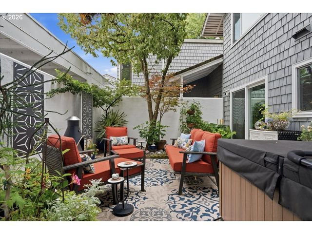 634 N HAYDEN BAY Dr, Portland, OR 97217