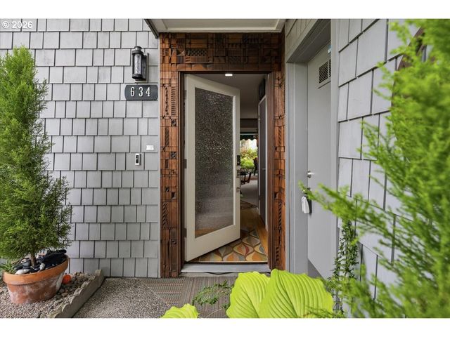 634 N HAYDEN BAY Dr, Portland, OR 97217