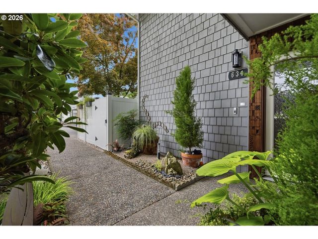 634 N HAYDEN BAY Dr, Portland, OR 97217