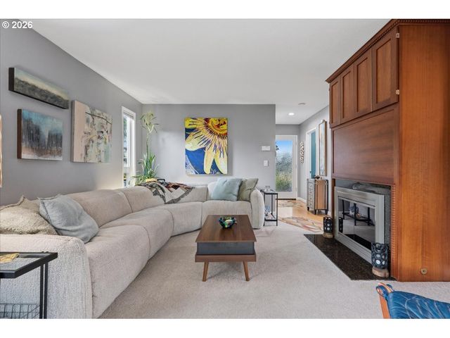 634 N HAYDEN BAY Dr, Portland, OR 97217