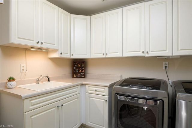 4 Windrock Way, Greensboro, NC 27455