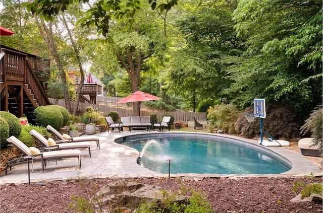 4 Windrock Way, Greensboro, NC 27455