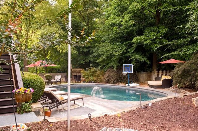 4 Windrock Way, Greensboro, NC 27455