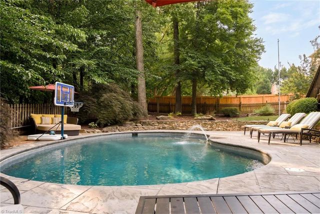 4 Windrock Way, Greensboro, NC 27455