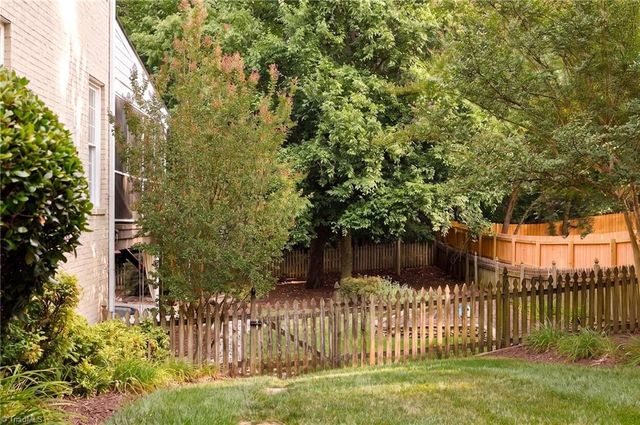 4 Windrock Way, Greensboro, NC 27455
