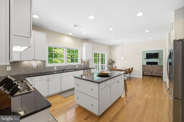 8104 REVATOM CT, Dunn Loring, VA 22027